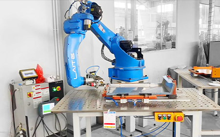 Robot auto-polishing machine